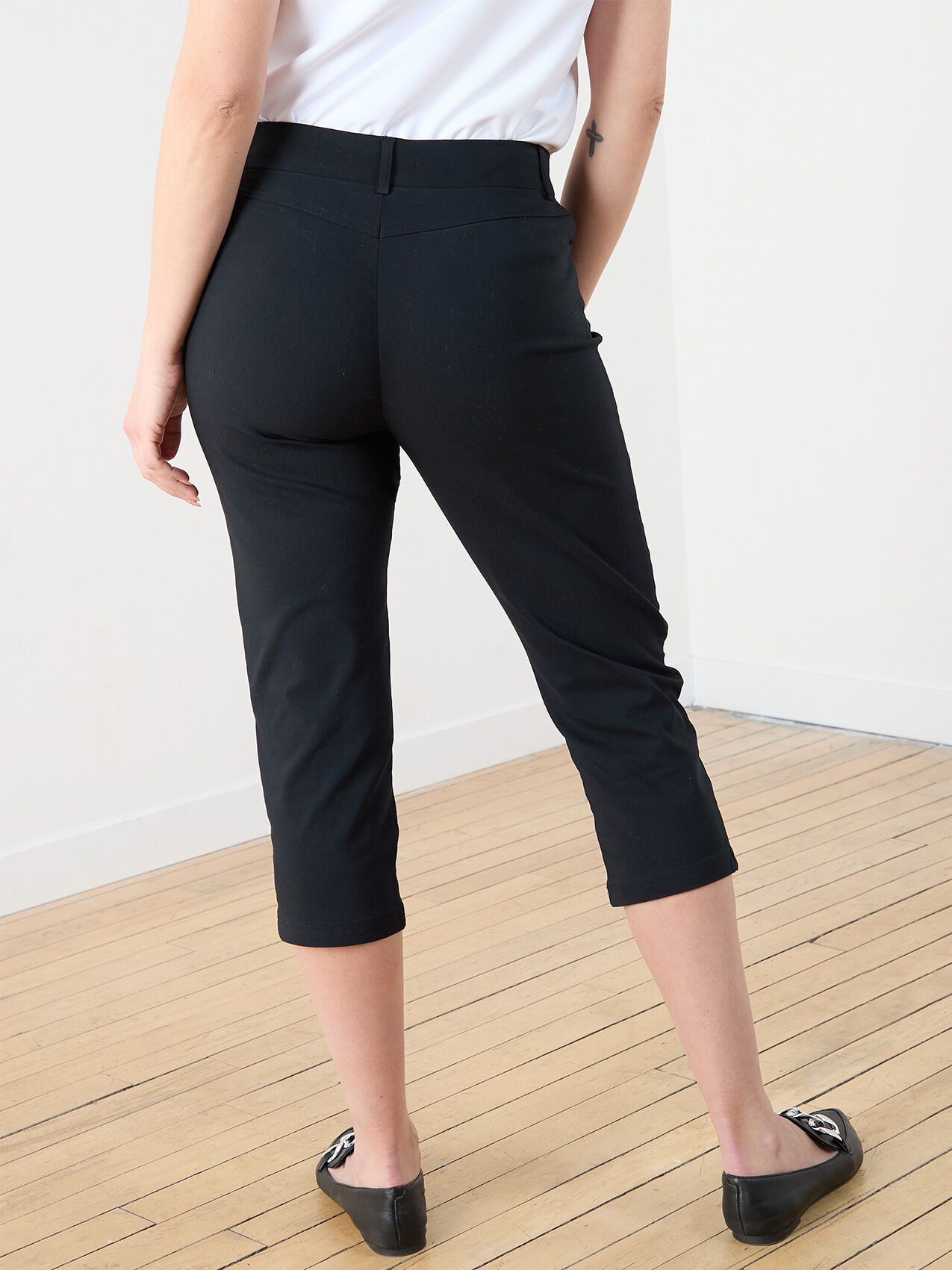 Emily Slim Microtwill Capri Pant Black