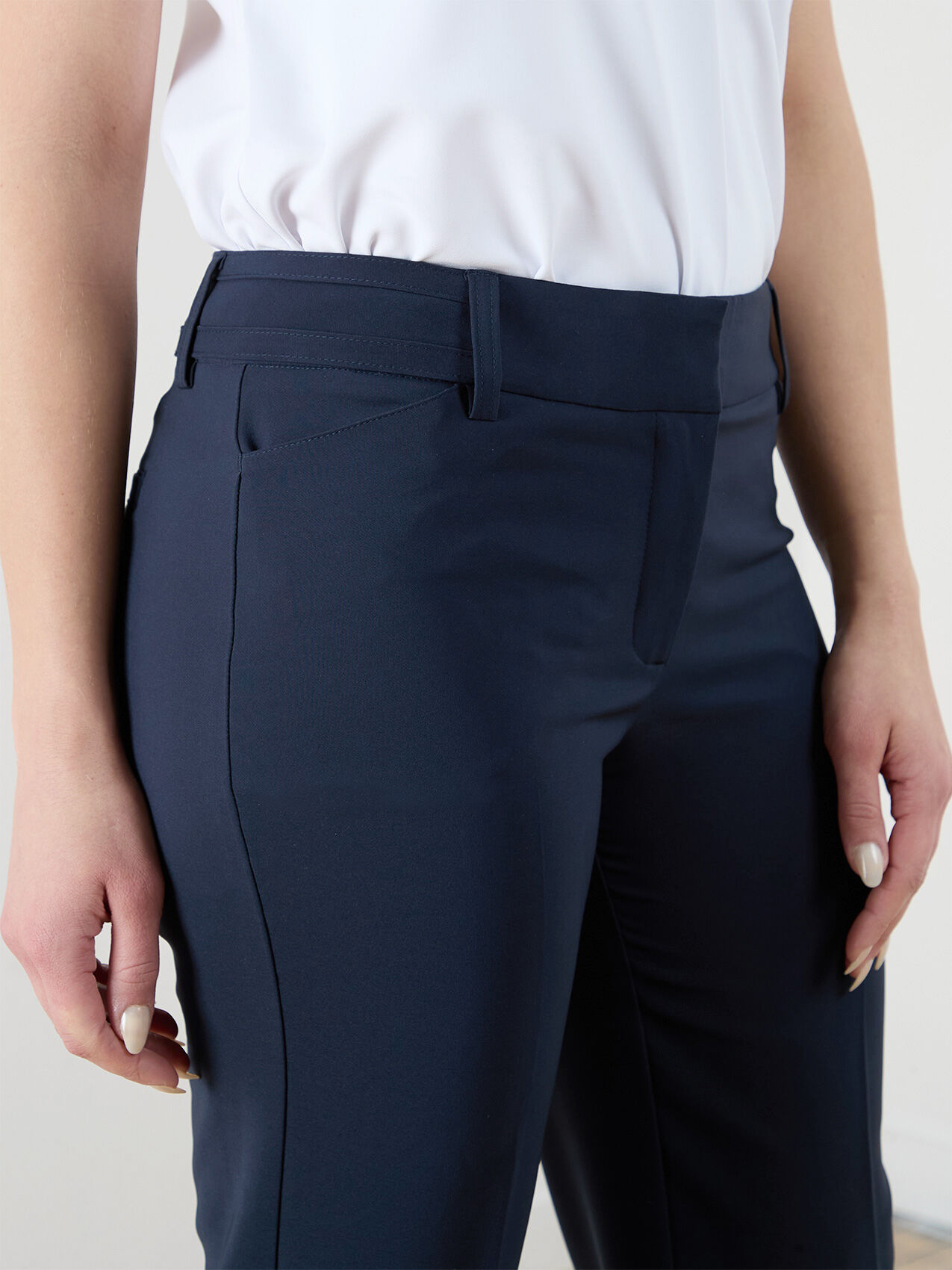 Leah Navy Straight Ankle Pant